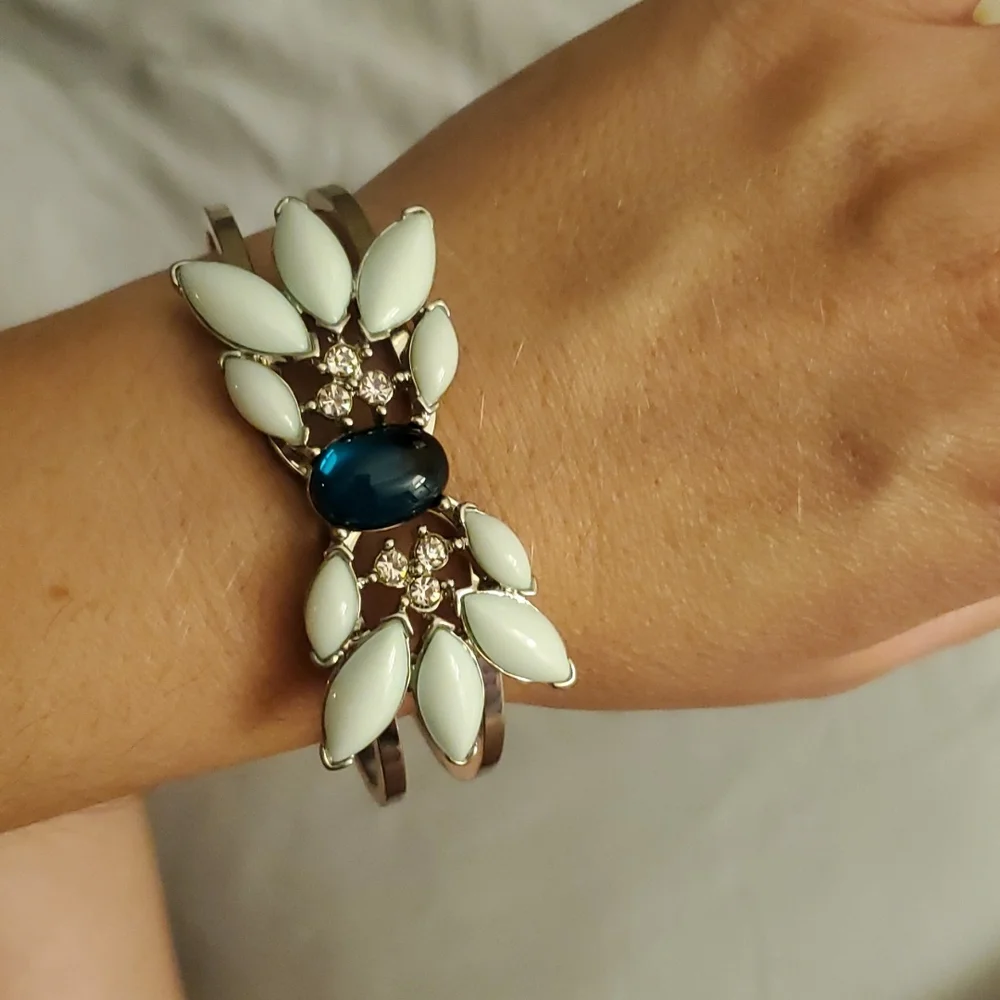 Banana Republic Emerald Green necklace and bangle set- worn once - Picture 3 of 3